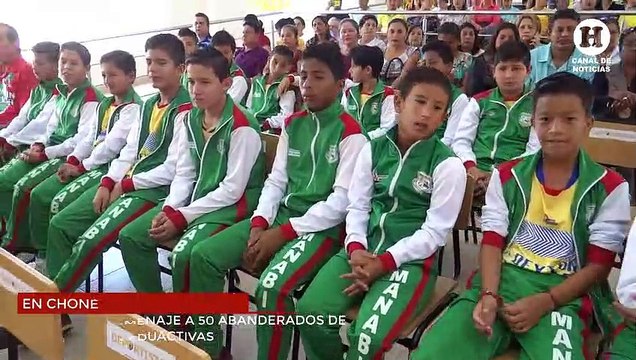 En Chone fueron reconocidos 50 abanderados de diversas instituciones