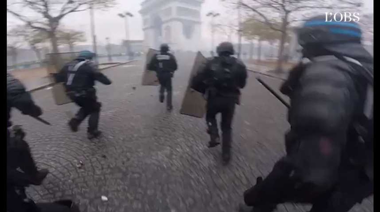 Affrontements sous l'Arc de Triomphe : les images embarquées des policiers face aux "gilets jaunes"