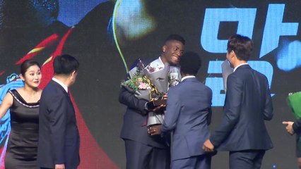 K리그 MVP 말컹...사상 첫 1·2부 석권 기염 / YTN