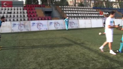 Görme Engellilerin Futbol Maçında Kıyasıya Rekabeti