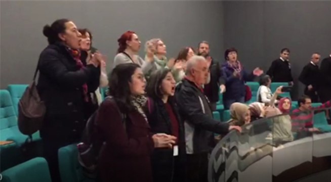 Bu kadını odunla dövmezseniz adam değilsiniz diyen AKP'liye karşı kadınlar ayağa kalktı