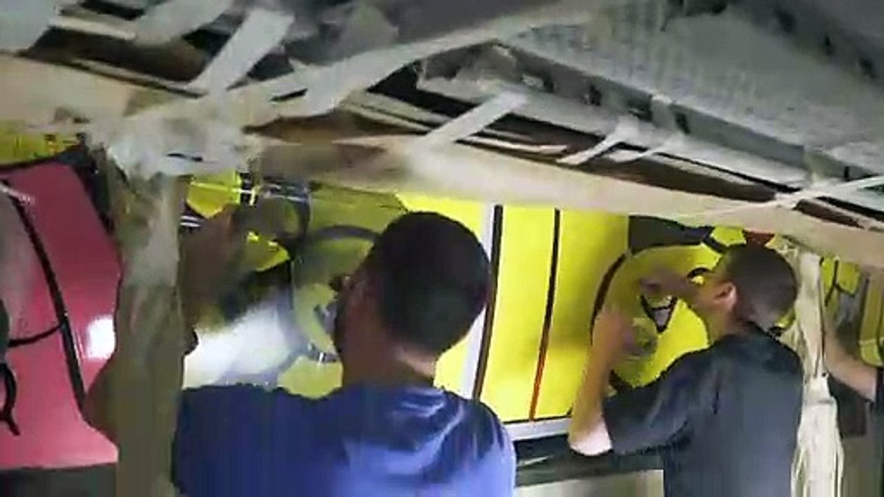 Brussels Airlines welcomes Aerosmurf • أفضل اللحظات