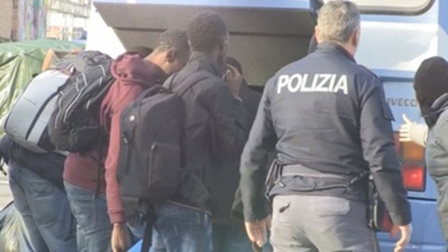 La Ley Salvini expulsa a inmigrantes regulares de los centros de acogida
