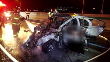 고속도로에서 4중 추돌 후 불...3명 사상 / YTN