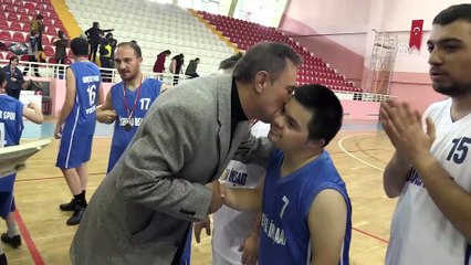 Gazeteciler ile özel sporcular basketbol maçı yaptı - YOZGAT