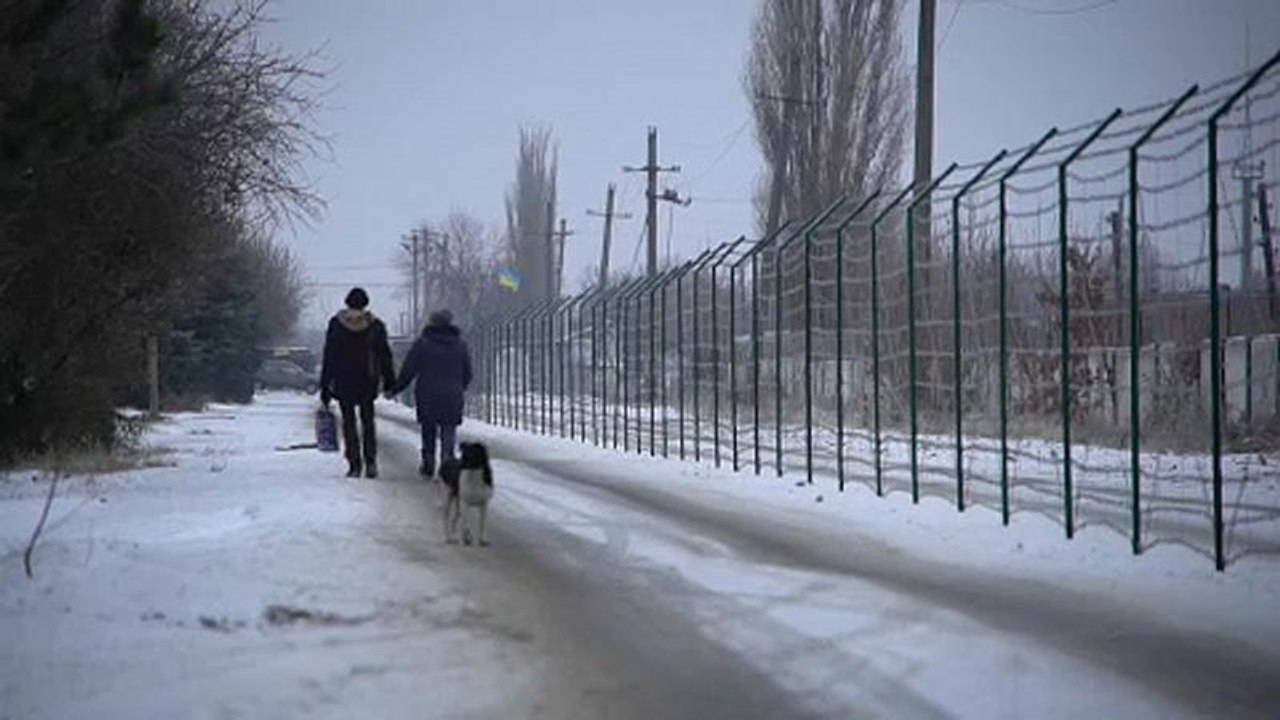 Grenzzaun zwischen Ukraine und Russland erinnert an deutsche Teilung