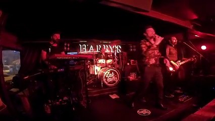 Zakkum - Gidiyorum Yolcu Et (Harry's Pub / Alanya)