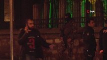 Fatih'te Çarşaflı Bir Erkek Şahıs Mahalle Bekçisine Ateş Açtı