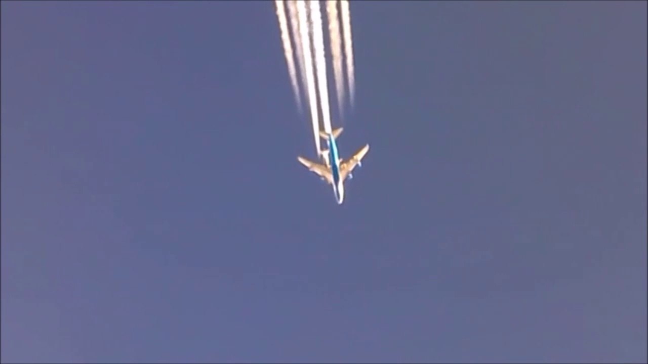 Un Boeing 747 double un Boeing 737 dans le ciel de Bagdad.