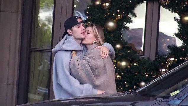 Hailey Baldwin LOVES Justin Bieber SO MUCH She CAN'T STOP Kissing Him! EXCLUSIVE