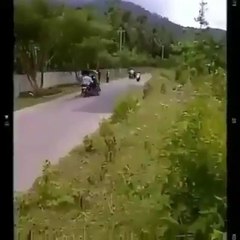 Naik motor sampai nyuksruk