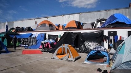 El nuevo Gobierno de México busca tomar el control de la caravana en Tijuana