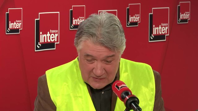 Le gilet jaune Jean-François Barnaba au micro de Léa Salamé