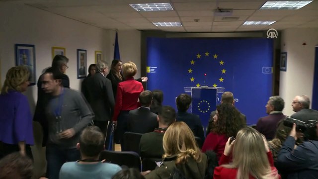 AB Komisyonunun Genişlemeden Sorumlu Üyesi Hahn Kosova'da - PRİŞTİNE