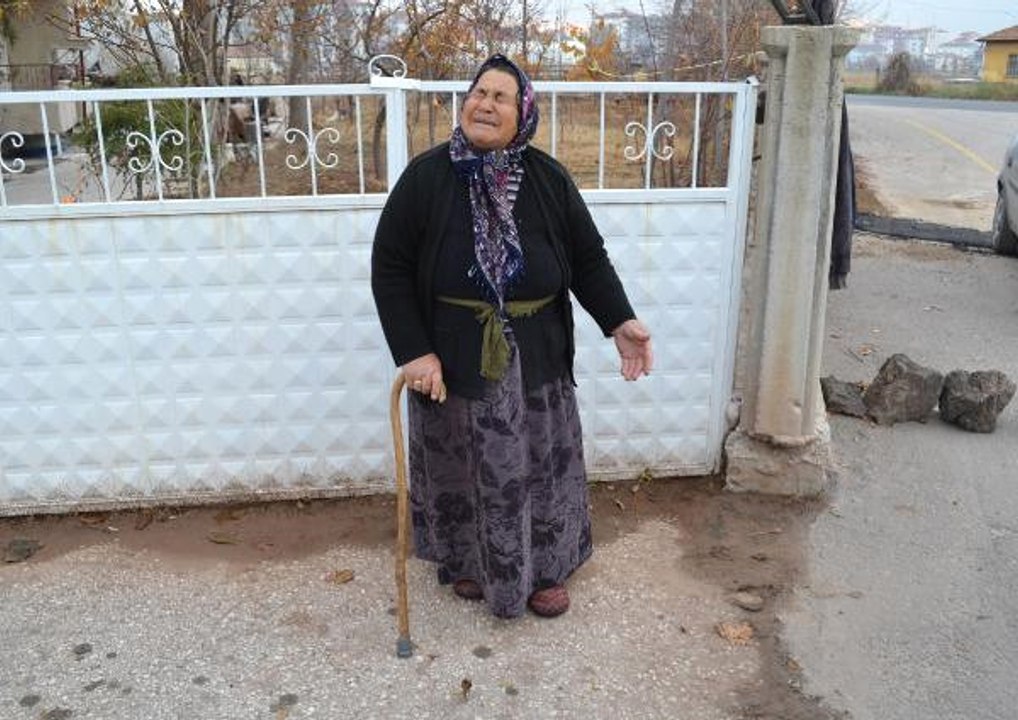 Yılbaşında Satmak İçin Beslediği Hindileri Çalınınca Ağladı