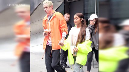 下载视频: Ariana Grande's Reply To Pete Davidson Calling Out Fans Bullying Him