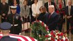 Trump presta homenagens a George H.W. Bush