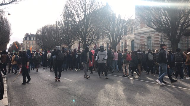 200 lycéens et étudiants appellent les élèves du lycée Zola à les suivre
