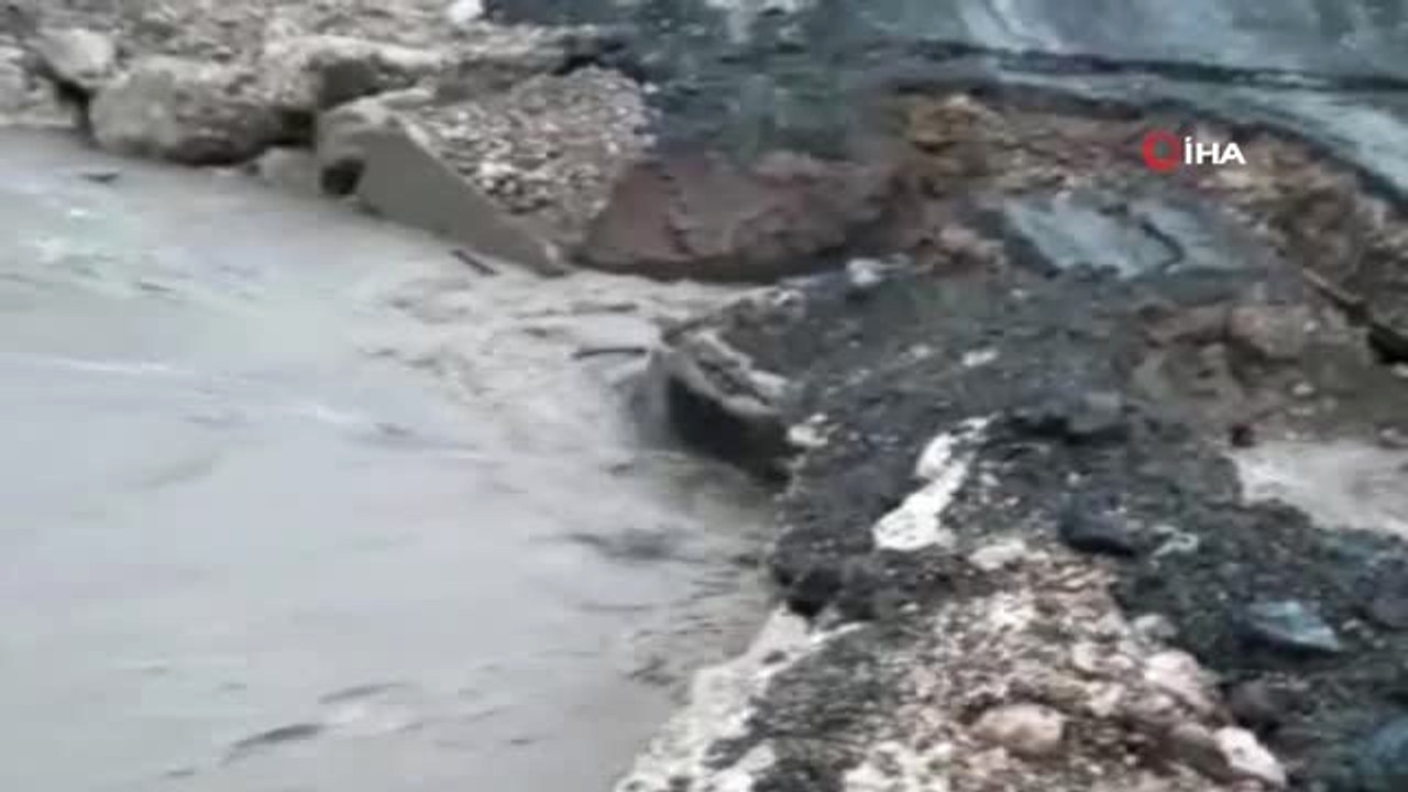 Erdemli'de Dereler Taştı, Köprü Çöktü