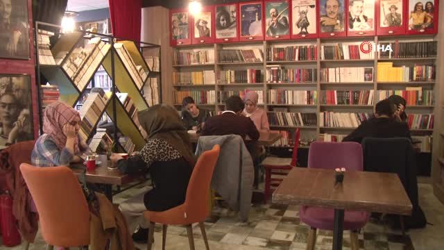 Kitap Okumayı Sevdiren Mekan Kitap Kafe