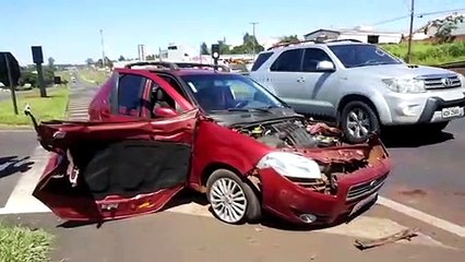 Grave colisão entre caminhão e carro é registrada na BR-277