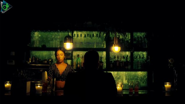 Γιώργος Γιαννιάς - Η Ζωή Δε Συνεχίζεται (Official Music Video)