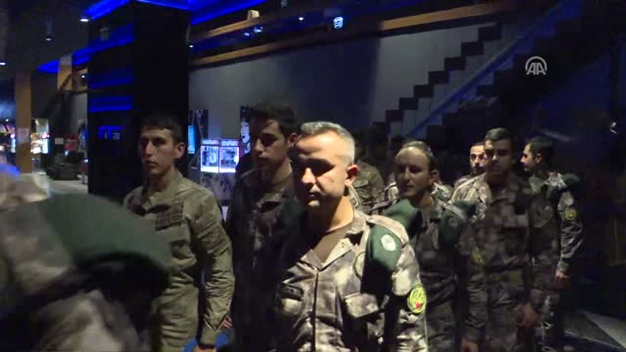 Özel Harekat Polisi ve Jandarma Komandoları "Deliler" Filmini İzledi