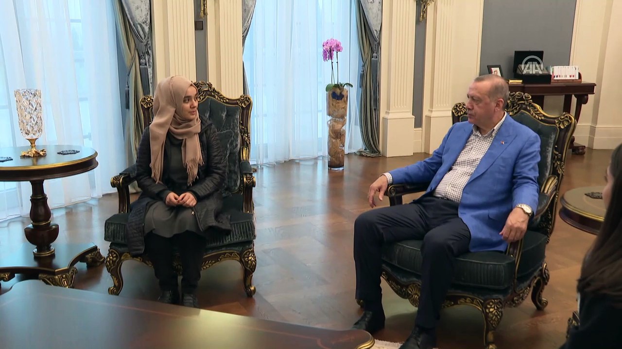 Cumhurbaşkanı Erdoğan, çaya davet ettiği öğrencileri Külliye'de ağırladı - ANKARA
