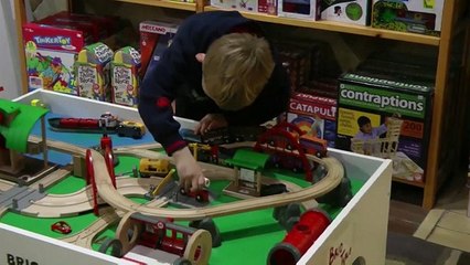 التطبيقات وألعاب الفيديو لن تفيد طفلك..