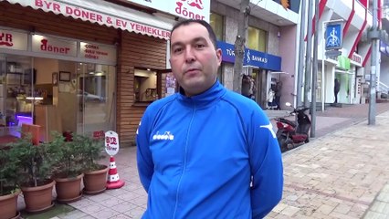 İhtiyaç fazlası kıyafetleri vatandaşlara dağıtıyor - ZONGULDAK