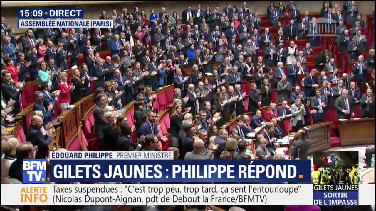 Les députés se lèvent pour saluer les forces de l'ordre mobilisées lors des manifestations samedi