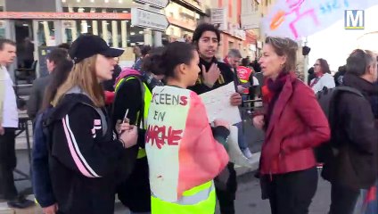 Marseille : les lycéens manifestent devant l'inspection académique