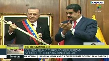 Télécharger la video: Maduro entrega réplica de la espada de Simón Bolívar a Erdogan