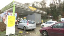 La Bretagne est touchée par une pénurie de carburant, après le blocage du dépôt pétrolier de Brest.