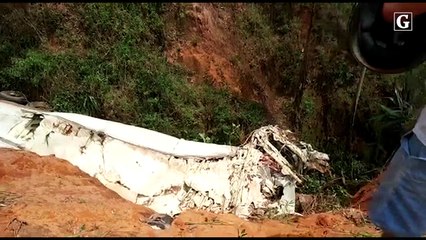 Caminhão cai em barranco em Ibatiba