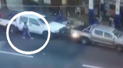 Cámaras captan un fallido asalto a un conductor en Guayaquil