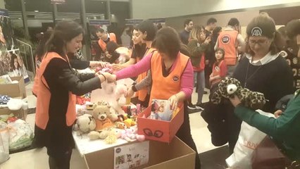 Konserde Toplanan Oyuncaklar Çocukların Yüzünü Güldürecek