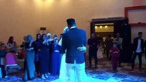 عريس فاجأ عروسته فى حفل الزفاف بأغنية على إسمها أبهرت الجميع .. روووووعه