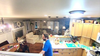 Father Gathers Children During Huge 7.0 Quake