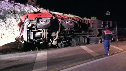 Kamyon şarampole devrildi: 1 ölü - KÜTAHYA