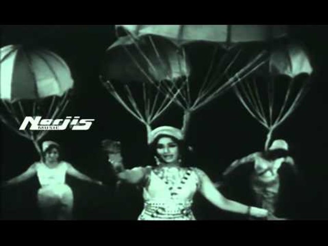 "Aa Hum Chale Aasma Ke Bhi Aage" | Asha Bhosle | Trip To Moon Movie