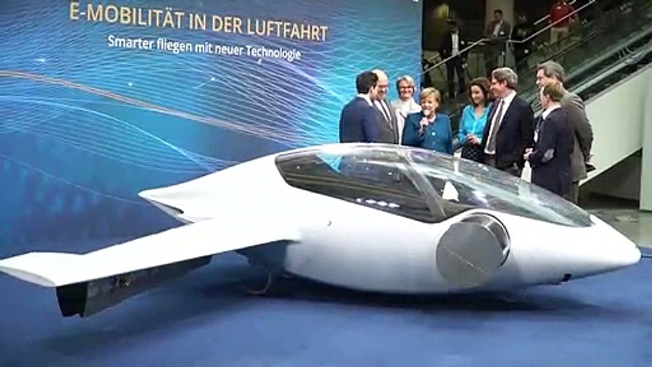 Merkel auf Digitalgipfel: Mensch muss im Mittelpunkt stehen