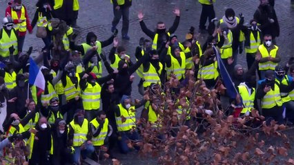 Französische Regierung knickt vor Gelbwesten ein