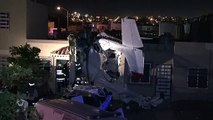 Pequeno avião cai sobre casa no México