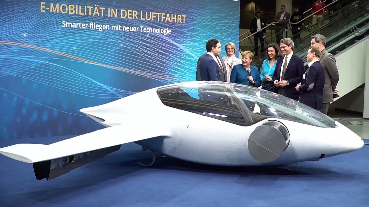 Merkel auf Digitalgipfel: Mensch muss im Mittelpunkt stehen