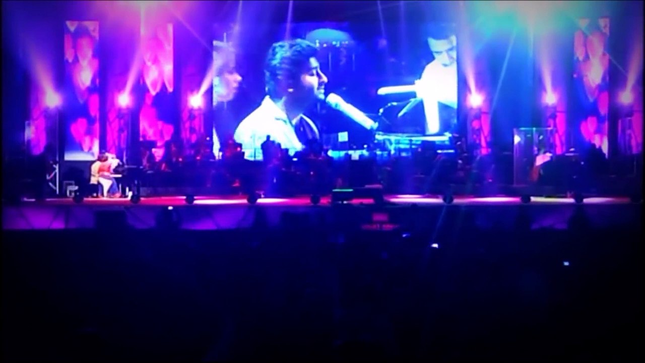 Arijit Singh singing old songs and playing piano | Awesome | Best thing to watch on internet |