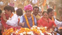 Rajasthan Election 2018: Nitin Gadkari, Vasundhara Raje conduct roadshow | OneIndia News