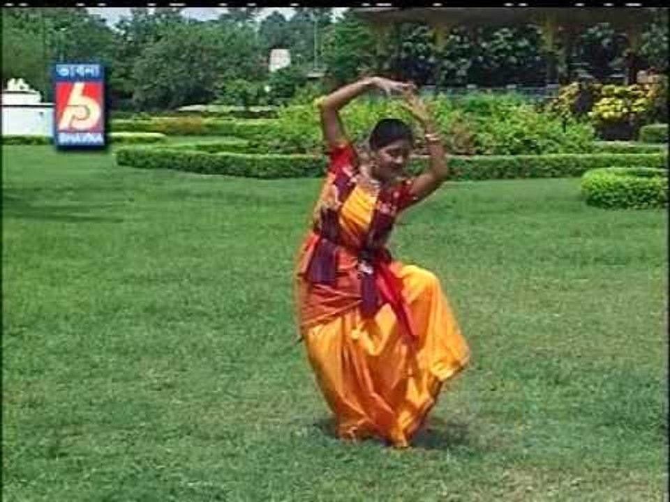 Je Kebol Paliye Beray | Nrityo Dharar Tale | Manini Mukhopadhyay | Rabindranath Thakur