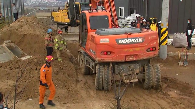하수관 관로 공사 토사 무너져...근로자 2명 사망 / YTN