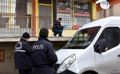 4'üncü Kat Penceresinden Servise Bakan Öğrenci, Minibüsün Üzerine Düştü